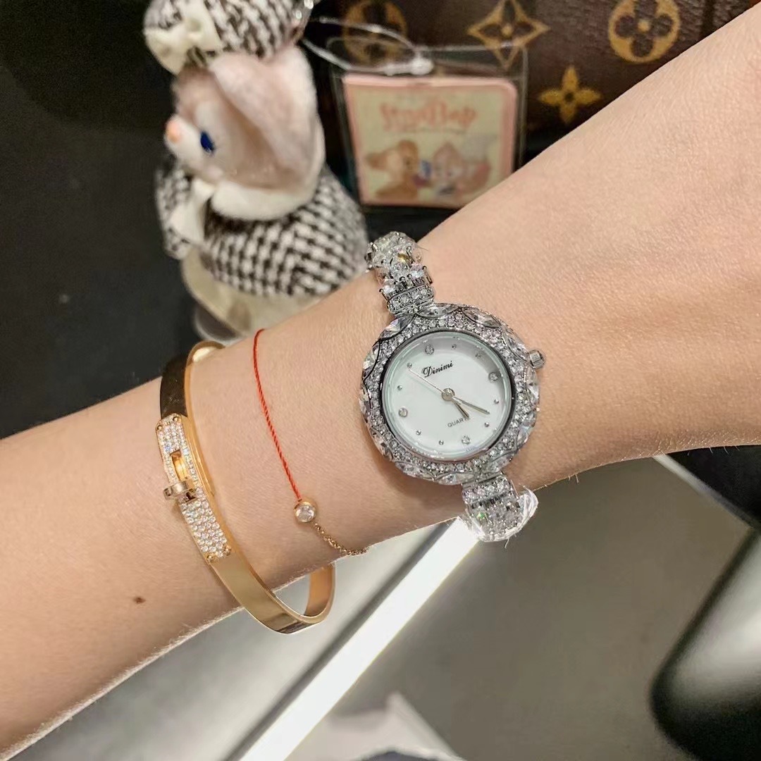Exquisite and stylish Korean-s - đánh giá và giá Luxury Watch Values